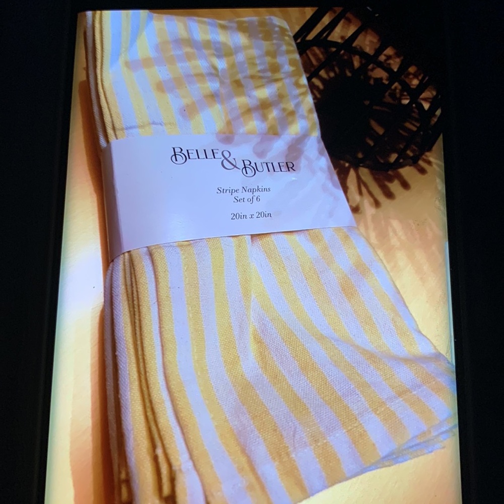 NEW Belle & Butler- 1 New Set of “6” Napkins Lemon & White Stripes.20” x 20” - Picture 9 of 10